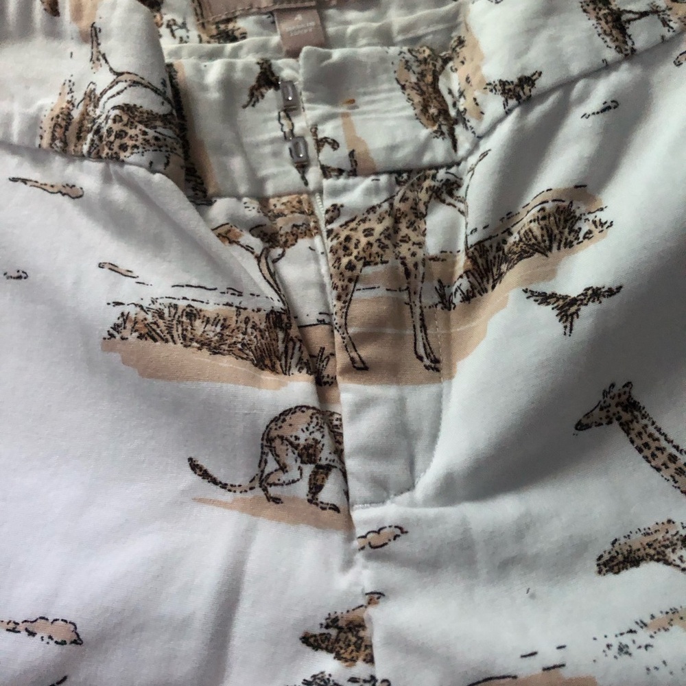 Banana Republic White and Beige Printed short